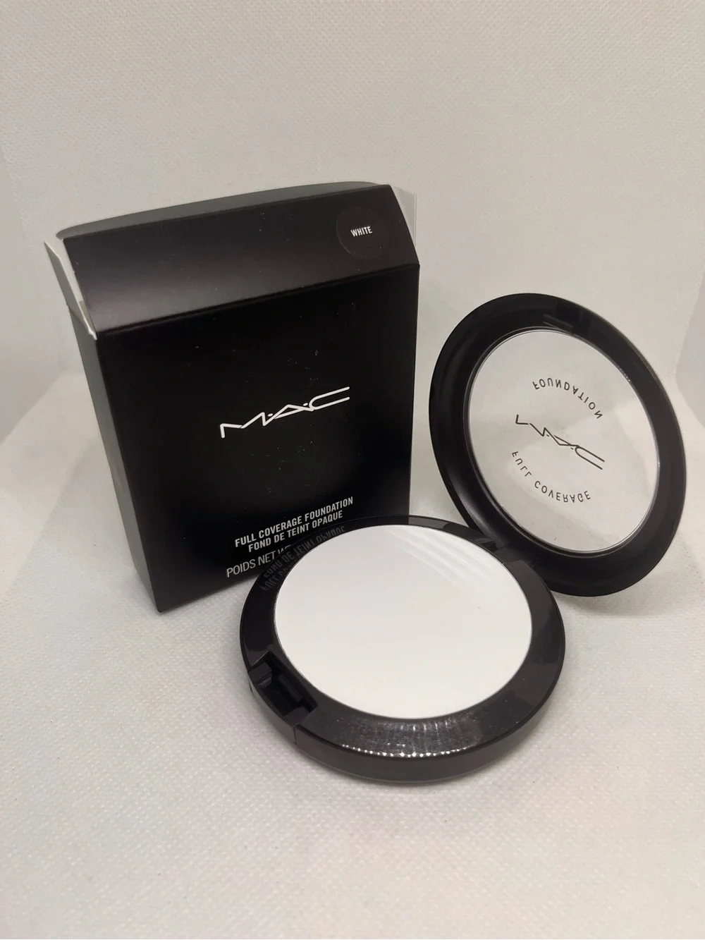 New MAC White Full Coverage Foundation： white